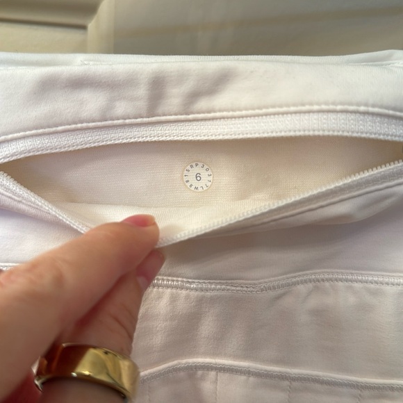 Women’s Lululemon white tennis skirt skort size 6 - Picture 3 of 4